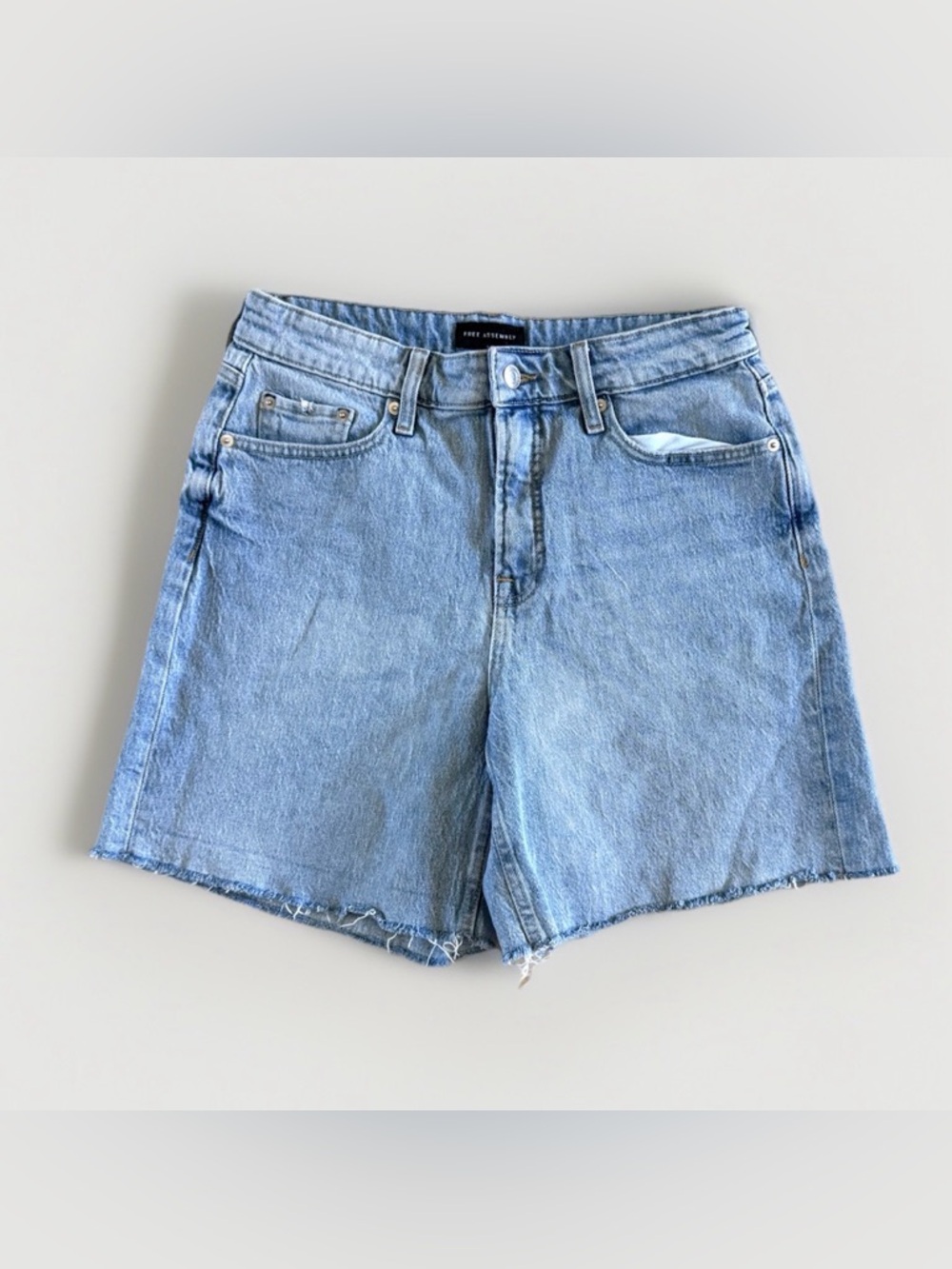 Free Assembly Light Wash Denim Shorts Size 6 Raw Hem Stretch
